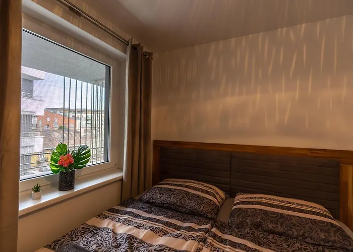 Leo Apartment