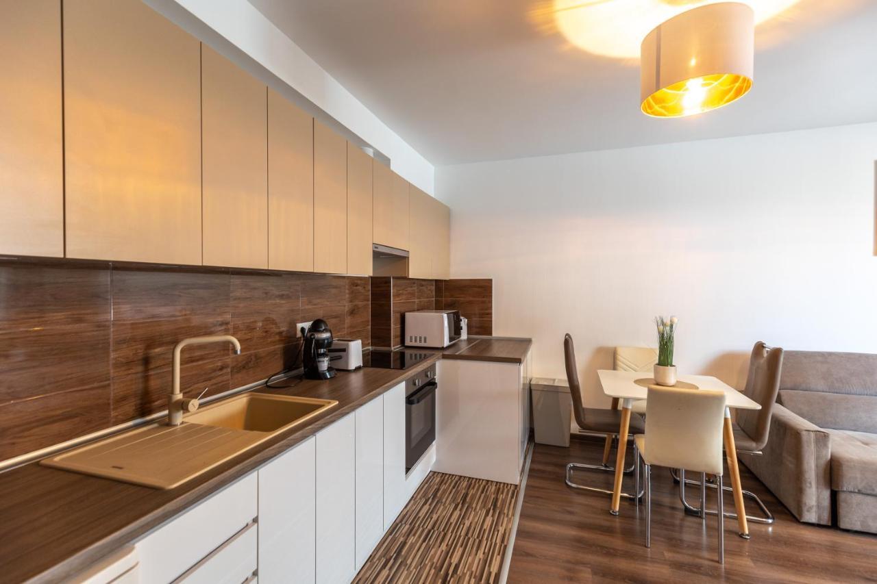 Leo Apartment *