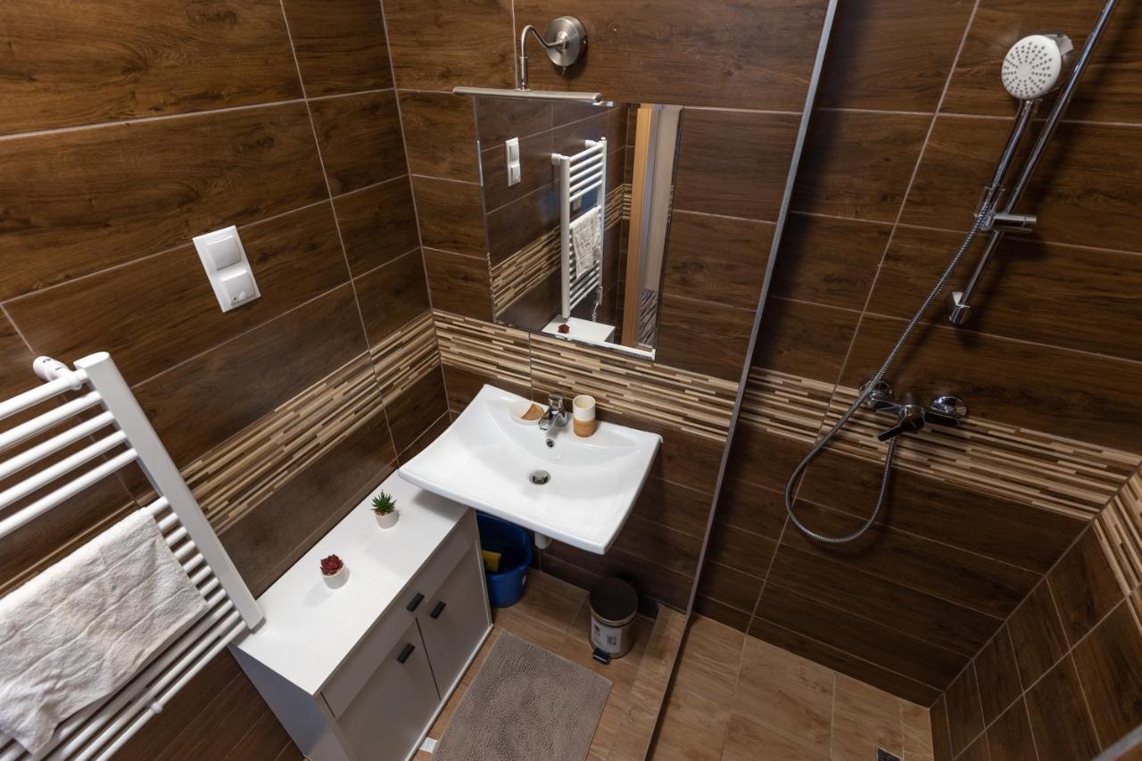 Leo Apartment *